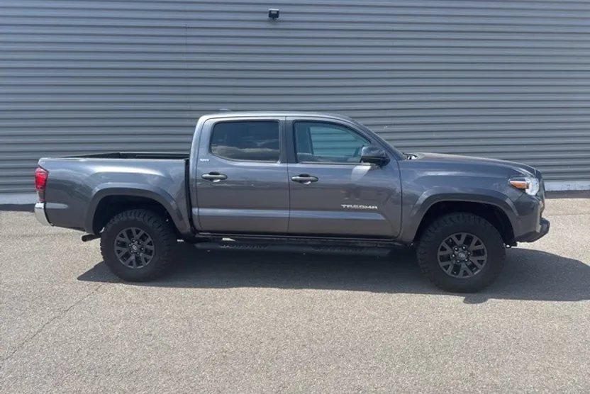2021 Toyota Tacoma SR5 V6 photo 1