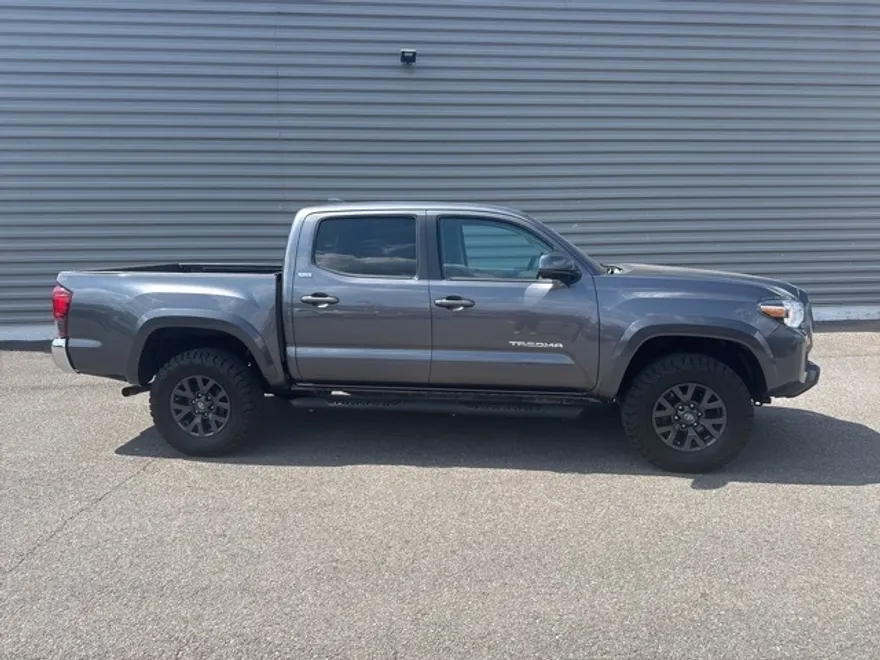 2021 Toyota Tacoma SR5 V6 photo 1