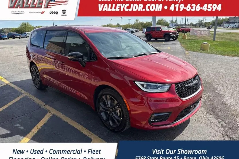 2026 Chrysler Pacifica photo 1