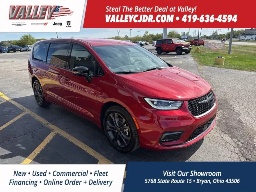 2026 Chrysler Pacifica photo 1