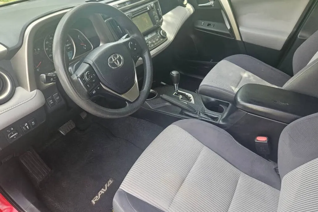 2015 Toyota RAV4 XLE photo 1