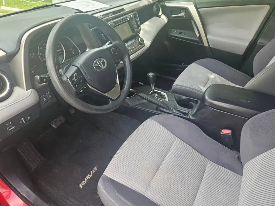 2015 Toyota RAV4 XLE photo 1