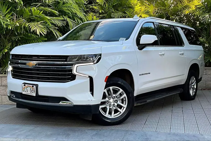 2021 Chevrolet Suburban LT photo 1