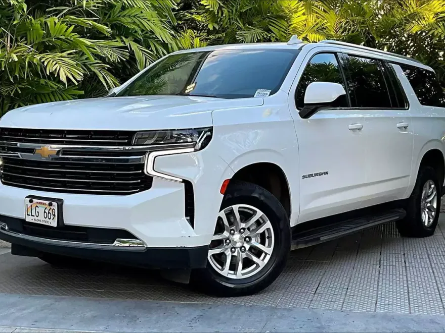 2021 Chevrolet Suburban LT photo 1