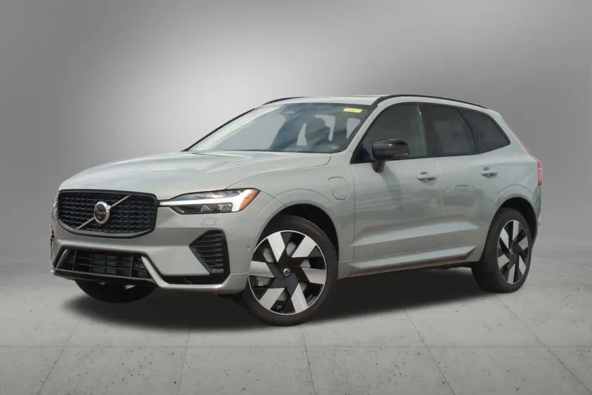 2025 Volvo XC60 Hybrid T8 Plus photo 1