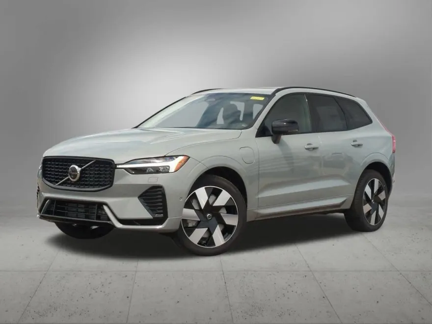 2025 Volvo XC60 Hybrid T8 Plus photo 1