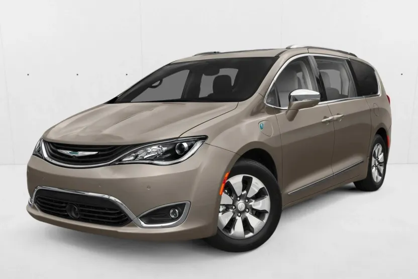 2018 Chrysler Pacifica Hybrid Touring L photo 1