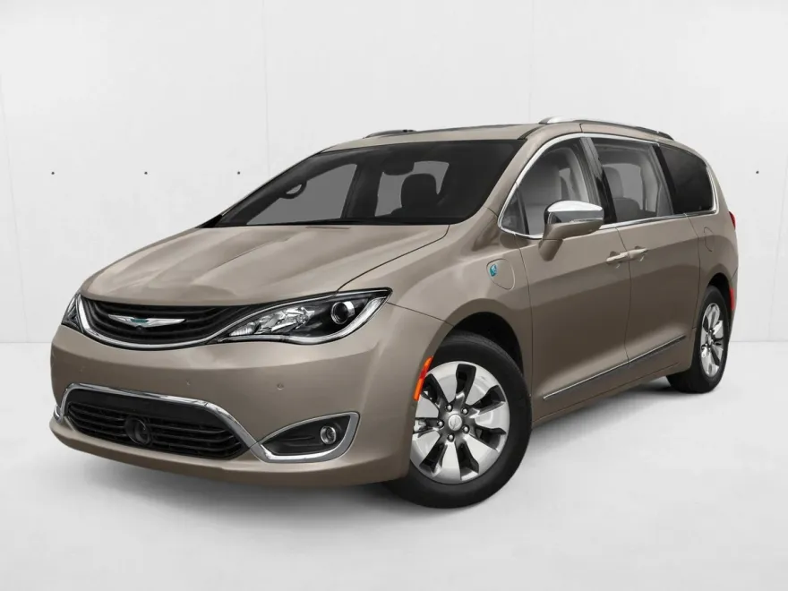 2018 Chrysler Pacifica Hybrid Touring L photo 1