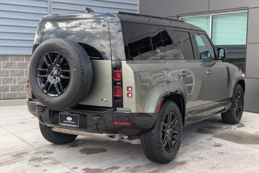 2023 Land Rover Defender 110 X-Dynamic SE photo 1