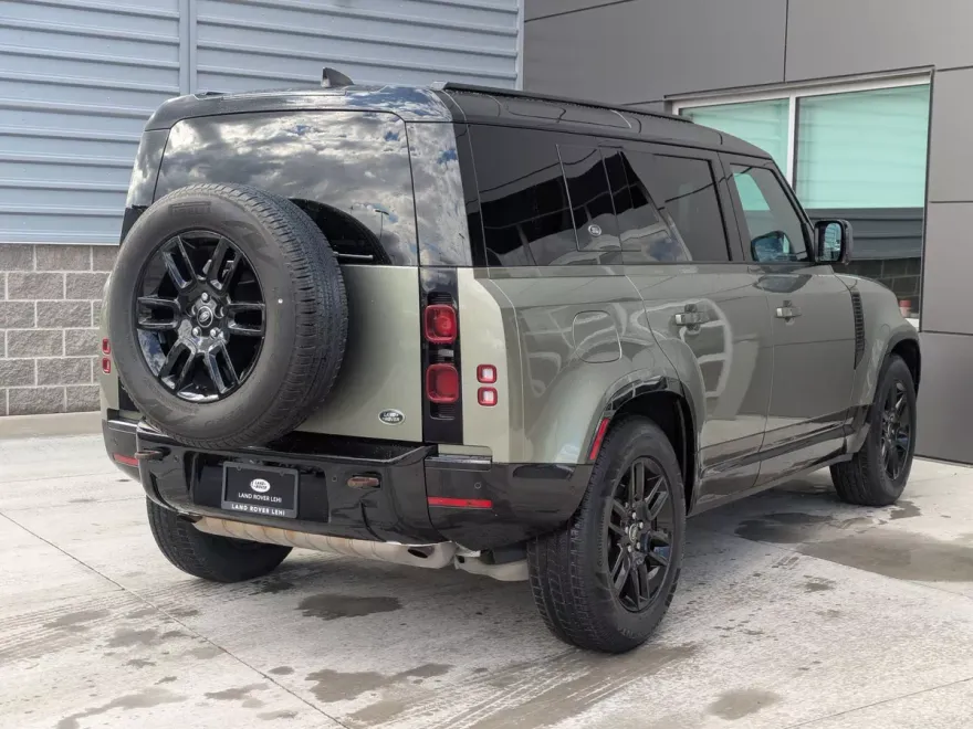 2023 Land Rover Defender 110 X-Dynamic SE photo 1