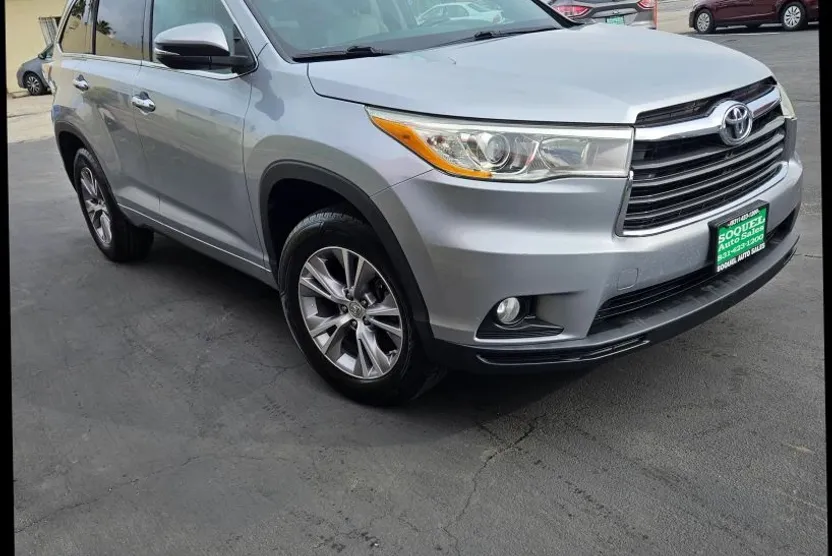 2014 Toyota Highlander LE Sport photo 1