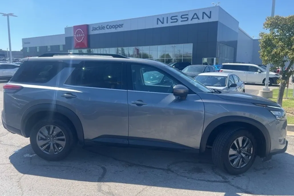 2024 Nissan Pathfinder SV photo 1
