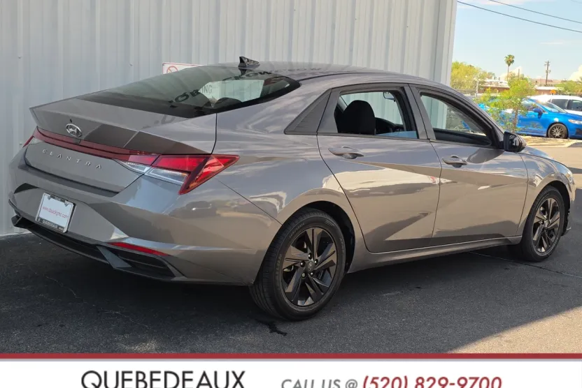 2021 Hyundai Elantra SEL photo 1