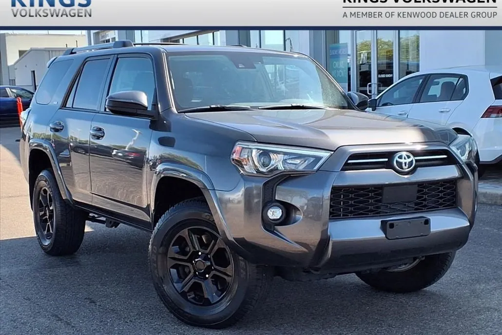 2022 Toyota 4Runner SR5 photo 1