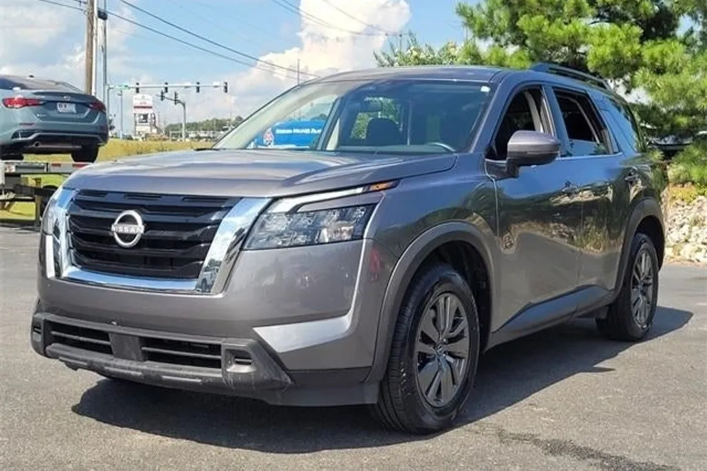 2024 Nissan Pathfinder SV photo 1