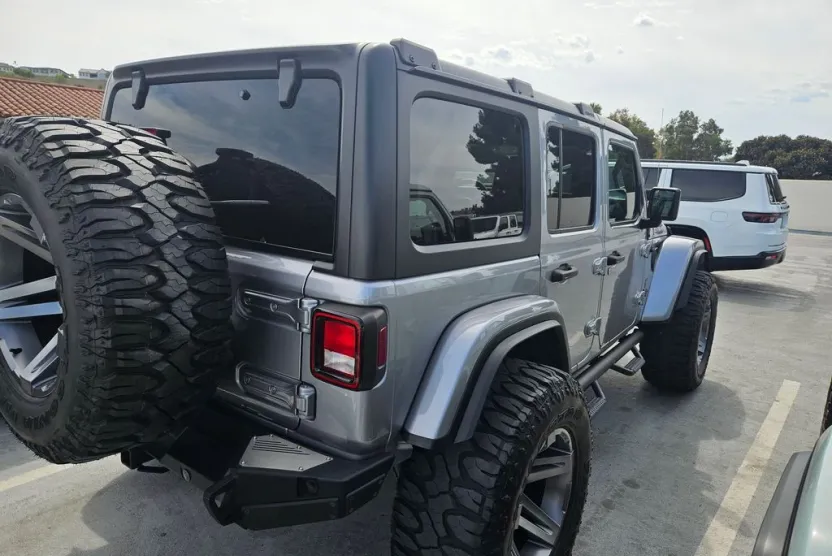 2021 Jeep Wrangler Unlimited Rubicon photo 1