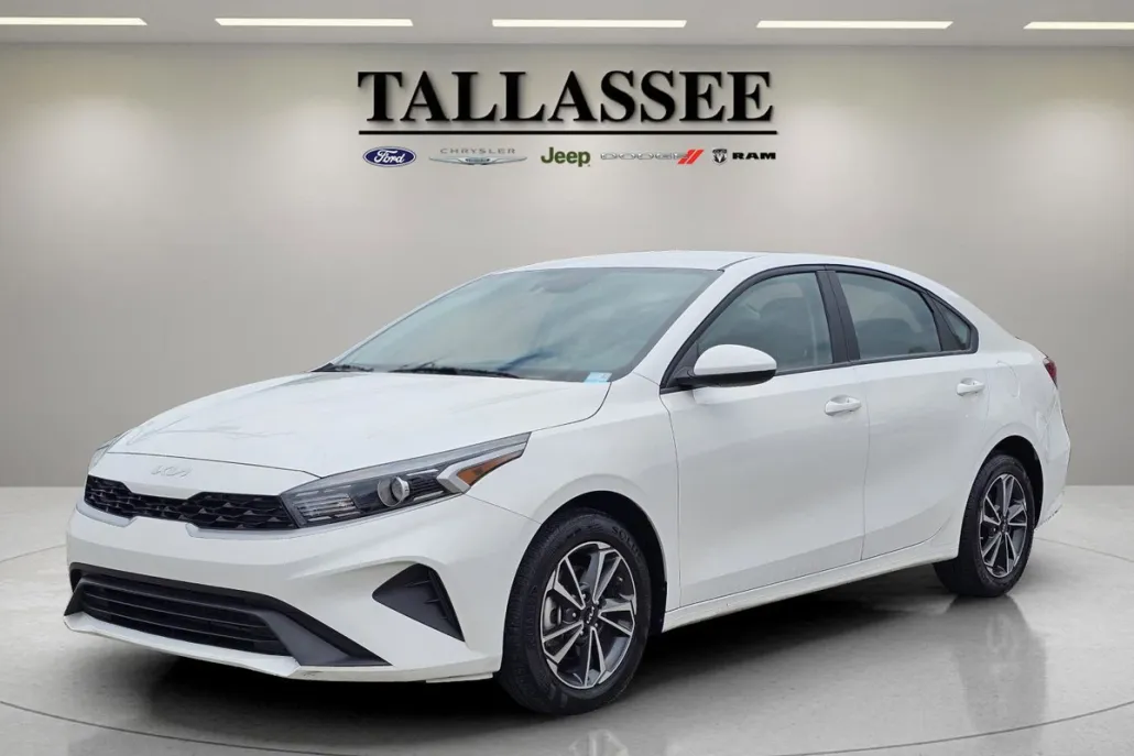 2024 Kia Forte LXS photo 1