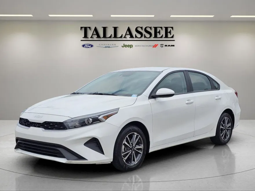 2024 Kia Forte LXS photo 1