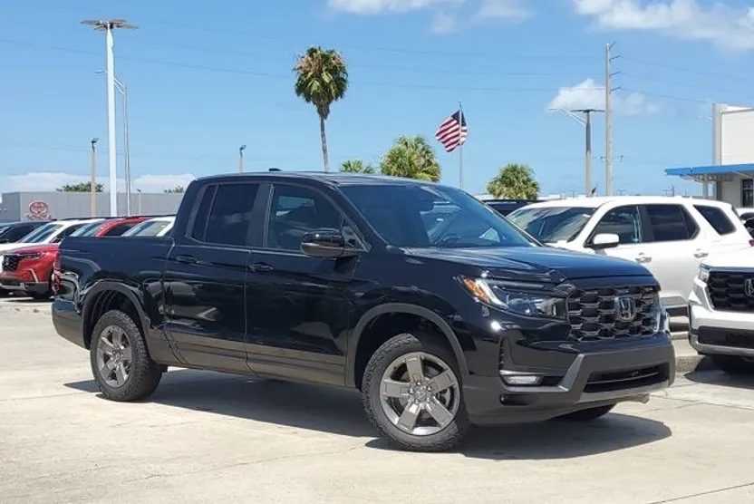 2025 Honda Ridgeline TrailSport photo 1