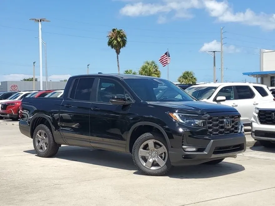 2025 Honda Ridgeline TrailSport photo 1