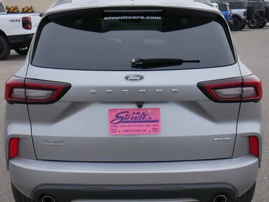 2024 Ford Escape ST-Line photo 1