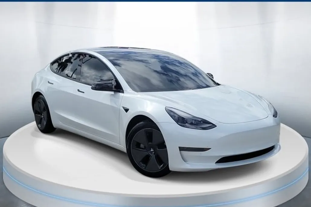 2021 Tesla Model 3 Standard Range Plus photo 1