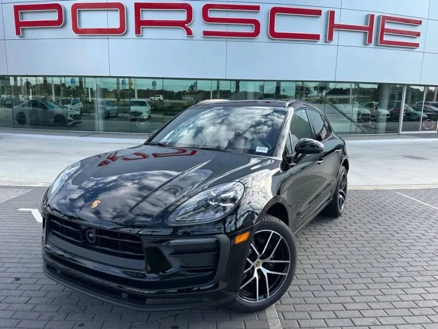 2025 Porsche Macan T photo 1