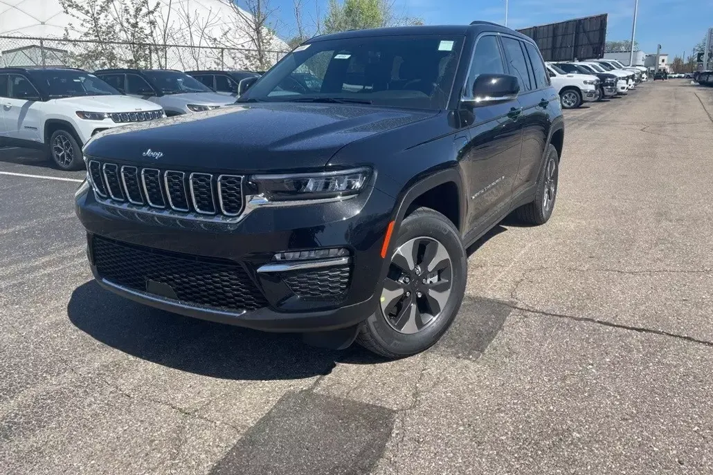 2025 Jeep Grand Cherokee 4xe photo 1