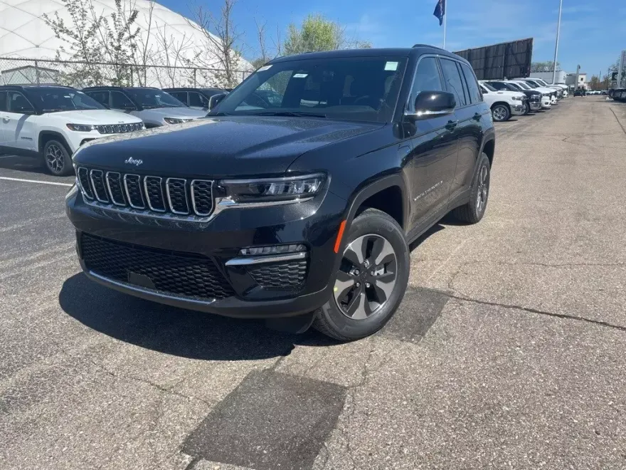 2025 Jeep Grand Cherokee 4xe photo 1