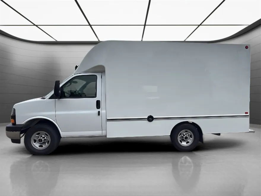 2025 Gmc Savana Cutaway 3500 photo 1