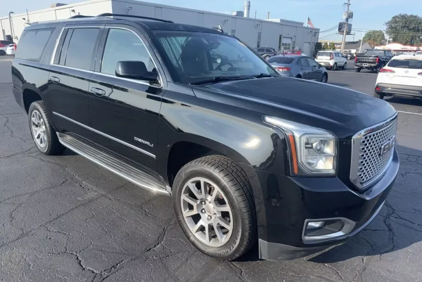 2016 Gmc Yukon XL Denali photo 1