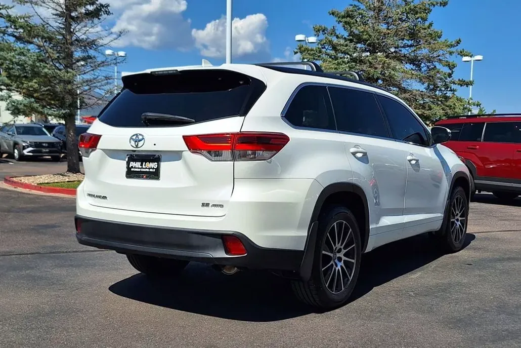 2018 Toyota Highlander SE photo 1