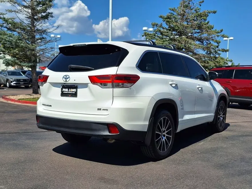 2018 Toyota Highlander SE photo 1