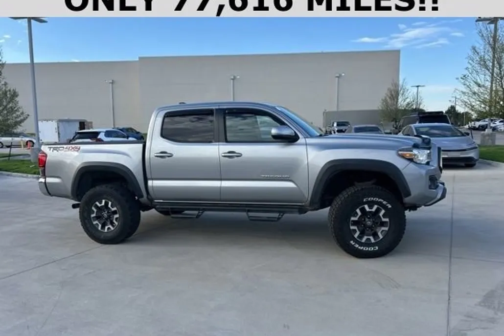 2019 Toyota Tacoma TRD Off-Road photo 1