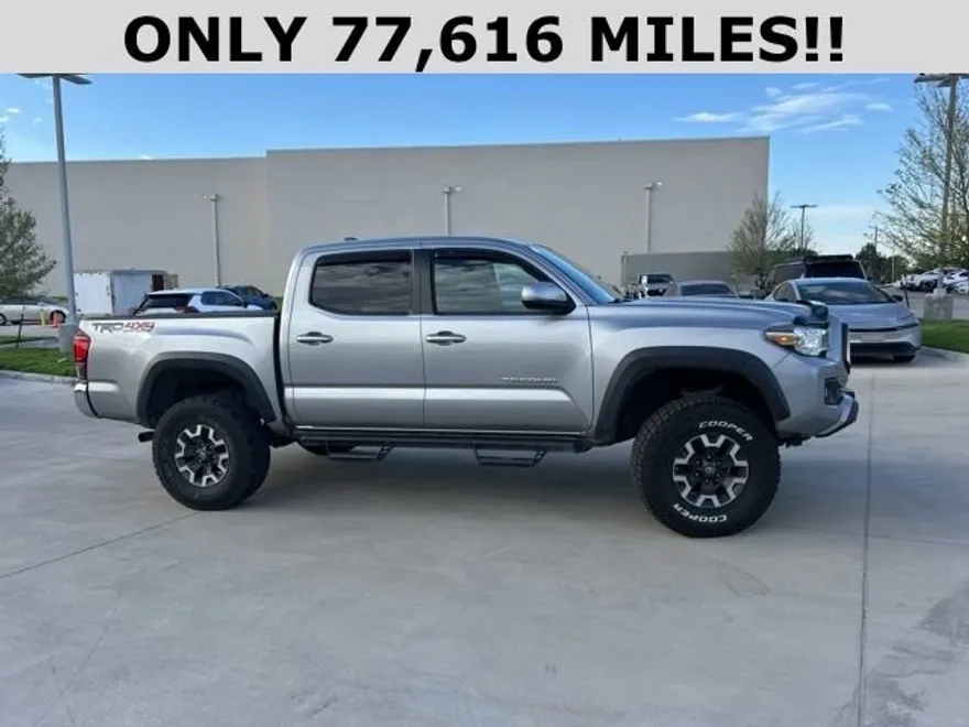 2019 Toyota Tacoma TRD Off-Road photo 1