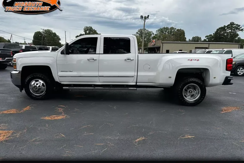 2015 Chevrolet Silverado 3500HD LTZ photo 1
