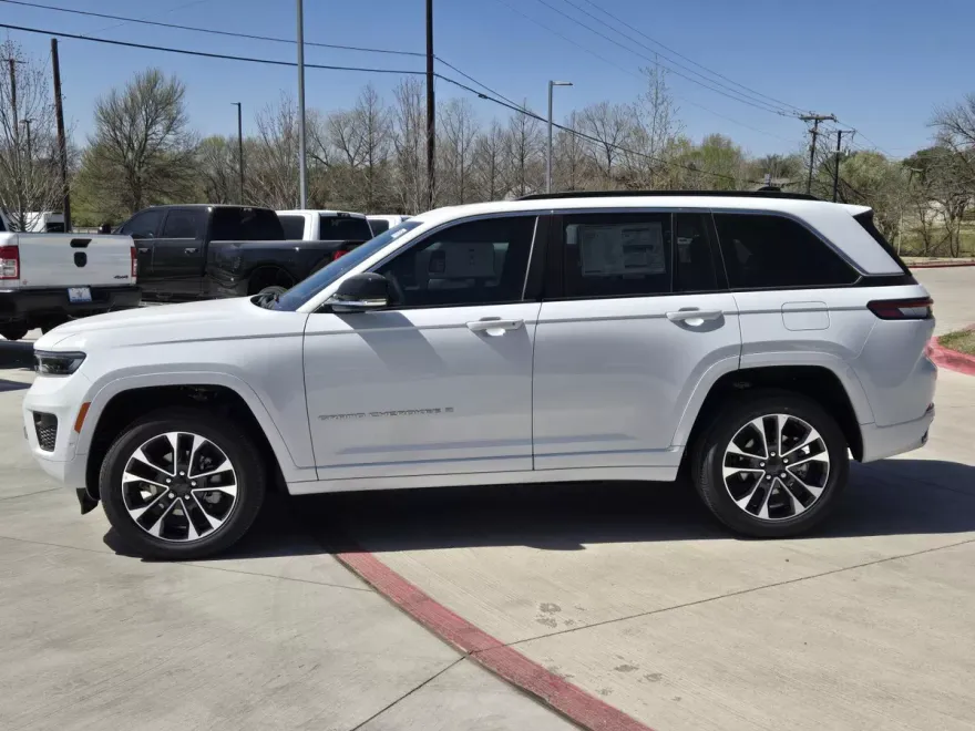 2025 Jeep Grand Cherokee Overland photo 1