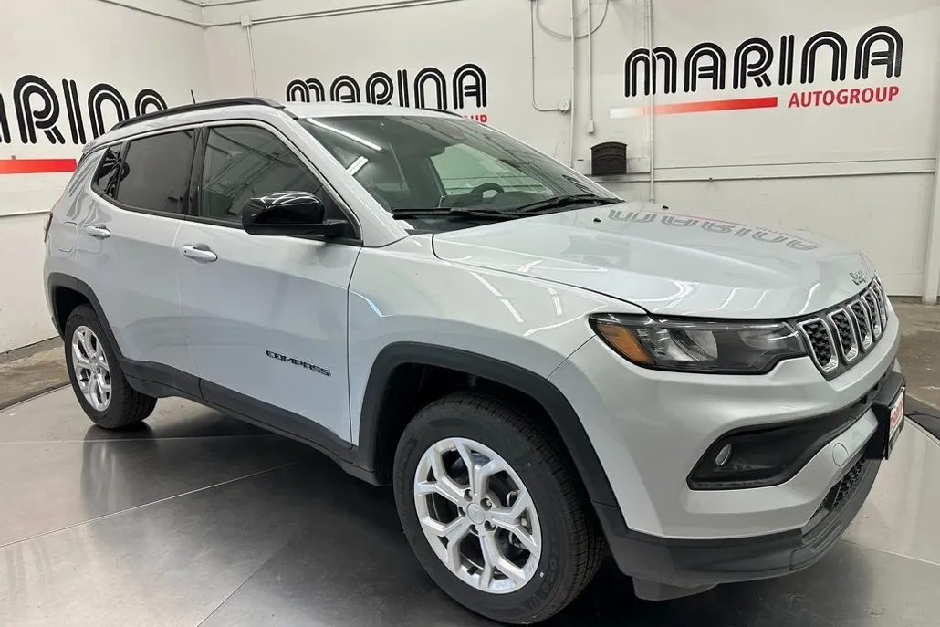 2024 Jeep Compass Latitude photo 1
