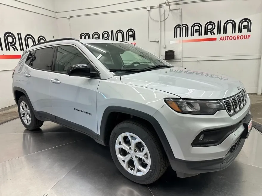 2024 Jeep Compass Latitude photo 1