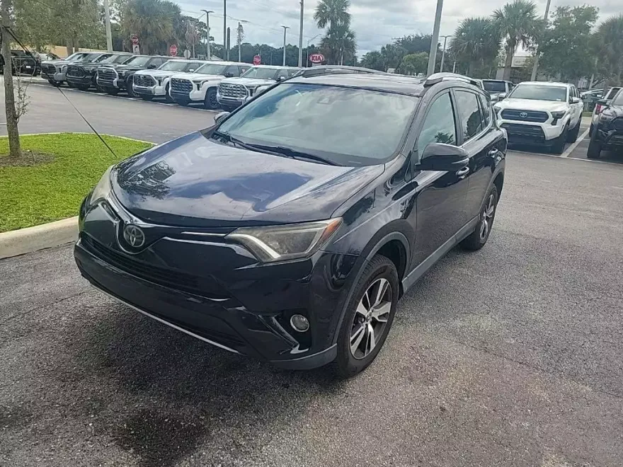 2018 Toyota RAV4 XLE photo 1