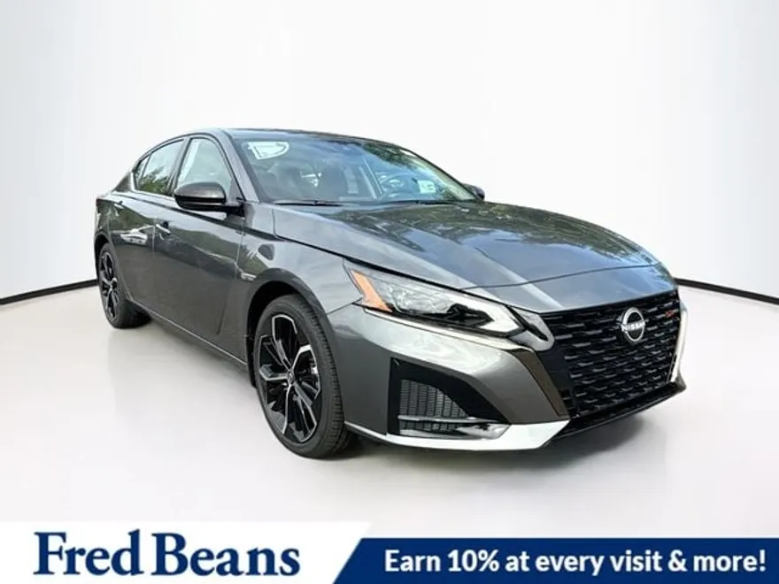 2025 Nissan Altima SR photo 1