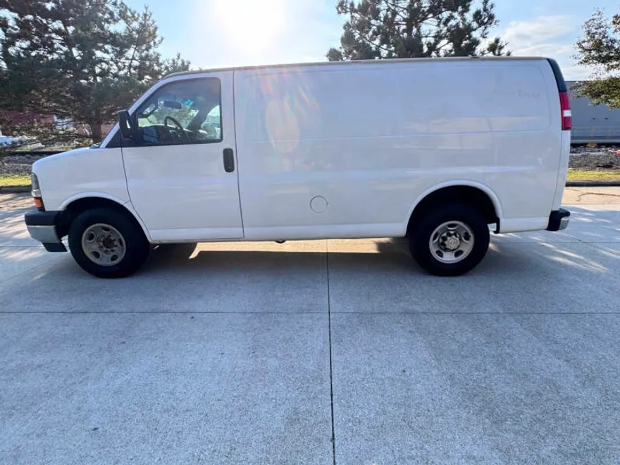 2019 Chevrolet Express 2500 Cargo photo 1