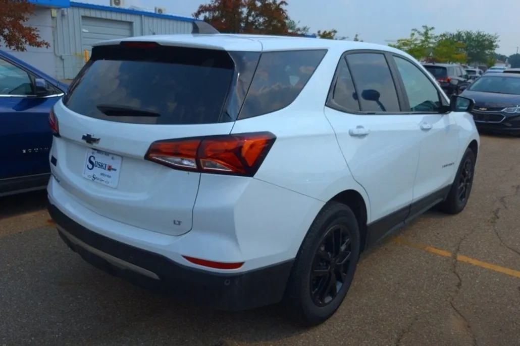 2023 Chevrolet Equinox LT photo 1