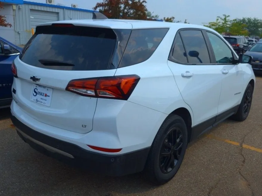 2023 Chevrolet Equinox LT photo 1