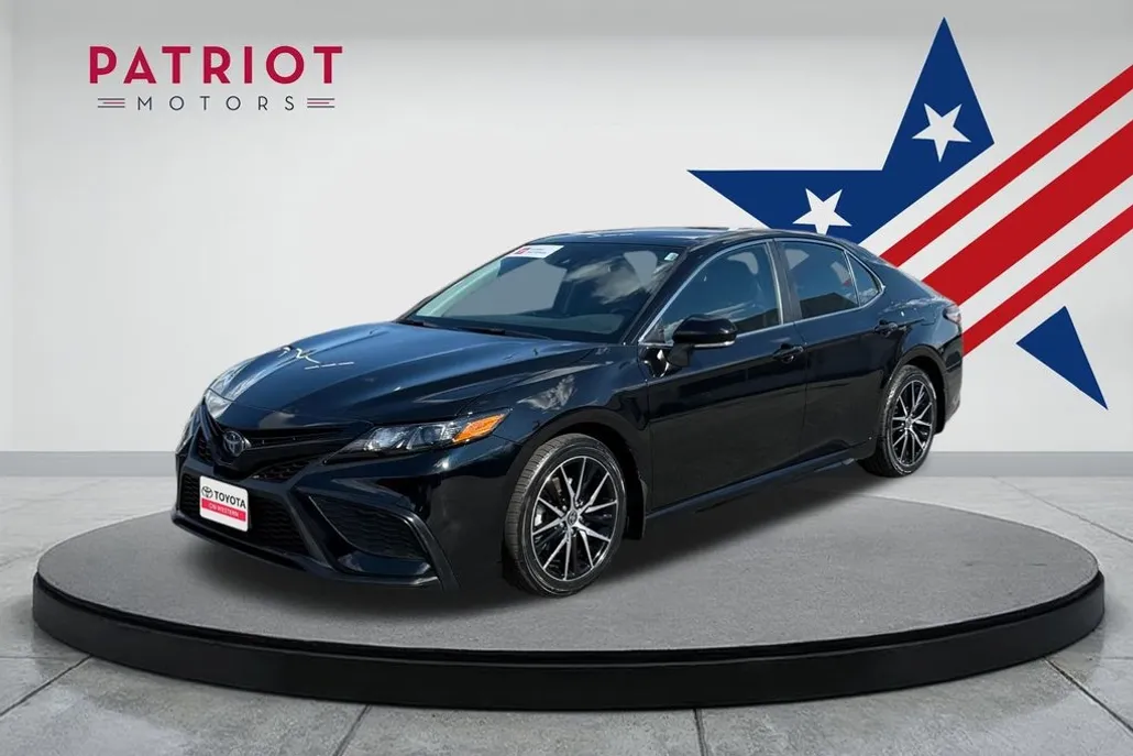 2024 Toyota Camry Hybrid SE photo 1