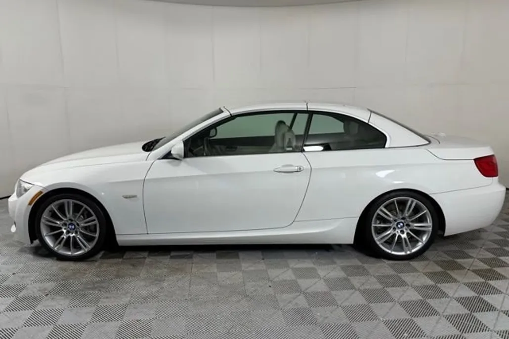 2012 Bmw 335i 3-Series photo 1