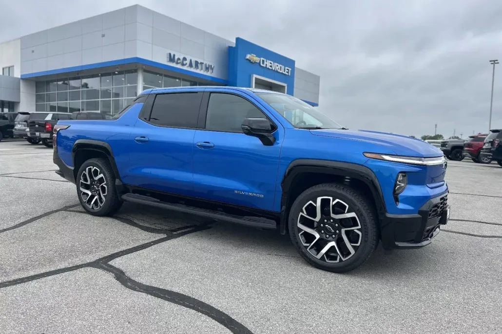 2025 Chevrolet Silverado EV RST photo 1