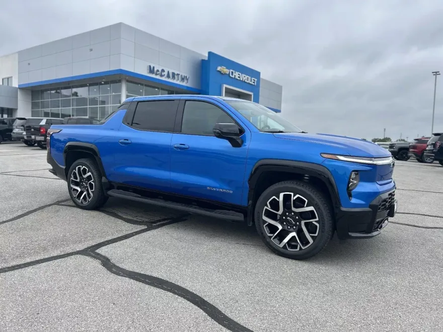 2025 Chevrolet Silverado EV RST photo 1