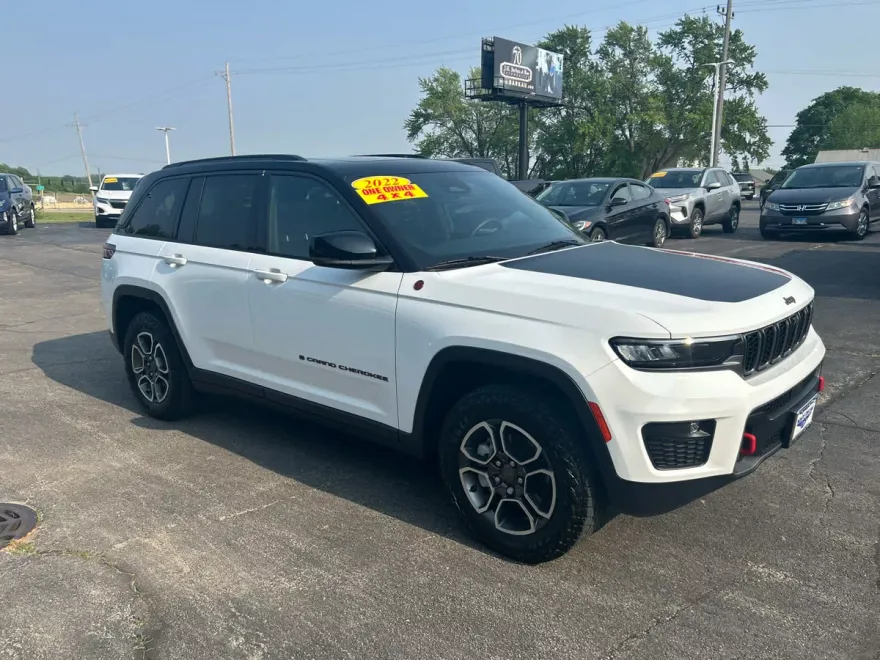 2022 Jeep Grand Cherokee Trailhawk photo 1