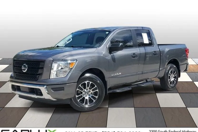 2022 Nissan Titan SV photo 1